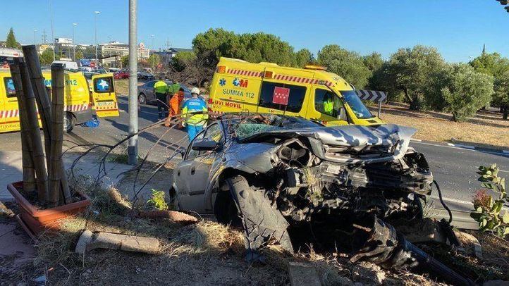 Cuatro heridos tras chocar su vehículo contra una tapia en Villaviciosa