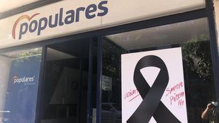 El PP de Getafe denuncia pintadas en el crespón negro de su sede
