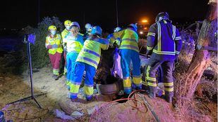 Un accidente múltiple entre dos coches provoca el fallecimiento de tres personas