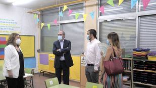 Ayuso cita a Gabilondo para explicarle su plan de vuelta al cole