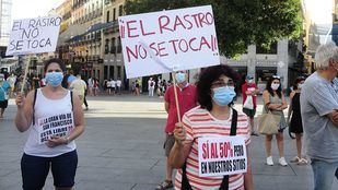 Los comerciantes del Rastro acusan al Ayuntamiento de querer "desmantelar" el mercadillo