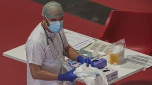 Más de 450 sanitarios exigen un "comité científico asesor" ante el Covid y un refuerzo del SERMAS