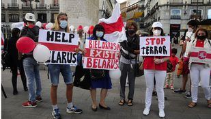 Decenas de personas exigen en Sol elecciones libres en Bielorrusia