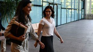 Los sutiles mensajes y reproches entre Ayuso y Vox