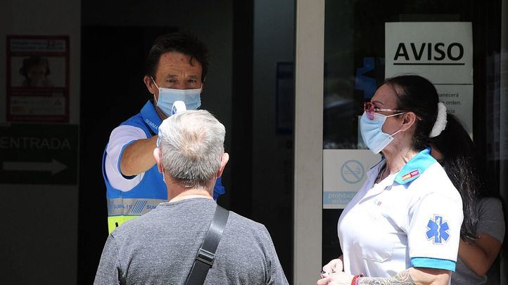 Realización de pruebas PCR en el Centro de Especialidades El Arroyo de Fuenlabrada