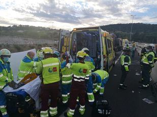 Herido grave tras salirse de la vía e incendiarse su vehículo en Galapagar