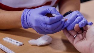 Las pruebas serológicas a docentes continúan este jueves tras las aglomeraciones registradas el primer día