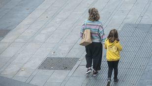 El Gobierno trabaja en una baja para padres con hijos en cuarentena con PCR negativa