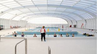 Madrid reduce plazas en las piscinas cubiertas y varios municipios posponen su apertura