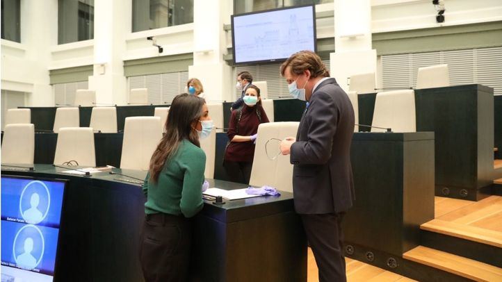 José Luis Martínez-Almeida y Begoña Villacís en un Pleno en Cibeles.