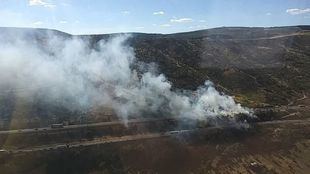Bomberos controlan un incendio que ha quemado 3.000 metros cuadrados en Somosierra