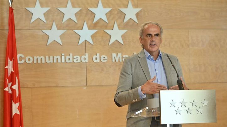 El consejero de Sanidad, Enrique Ruiz Escudero, en rueda de prensa