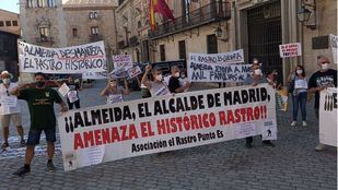 Undécimo domingo de protesta de los comerciantes del Rastro