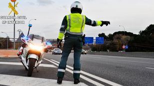 La Guardia Civil refuerza el control en la M-512 para impedir las carreras de motos