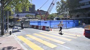 El paso peatonal habilitado bajo el viaducto de Joaquín Costa cambia de ubicación a partir de este lunes