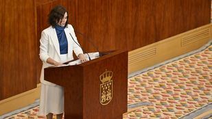 Ayuso reafirma su compromiso de rebajar medio punto los tramos del IRPF