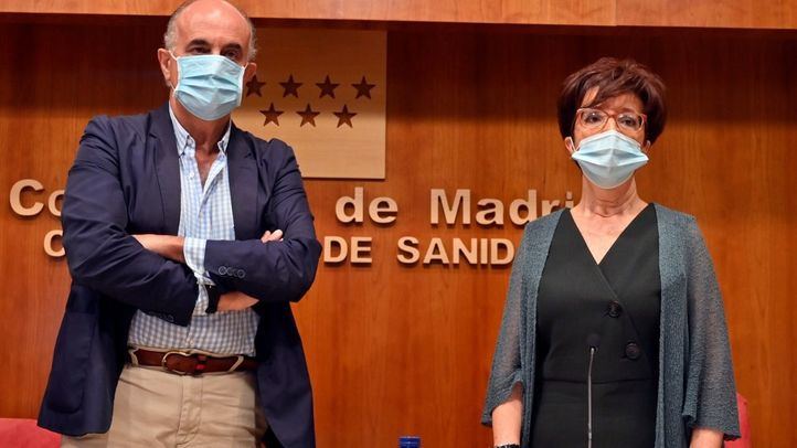 El viceconsejero de Sanidad, Antonio Zapatero, y la directora de Salud Pública de la Comunidad de Madrid, Elena Andradas