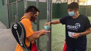 Más de 50 personas con discapacidad pierden su terapia de pádel por el Covid