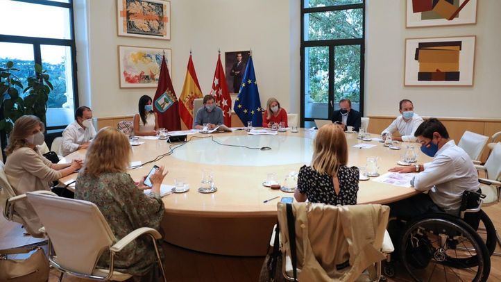 El Ayuntamiento intensificará la presencia de la Policía en los distritos afectados