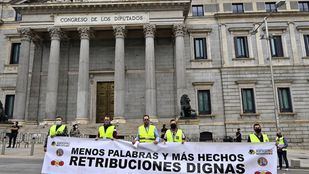 Unos 200 militares exigen retribuciones "dignas" y la mejora de su carrera profesional