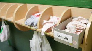 El Ayuntamiento aumentará la cuantía de la beca infantil y priorizará a familias de barrios vulnerables