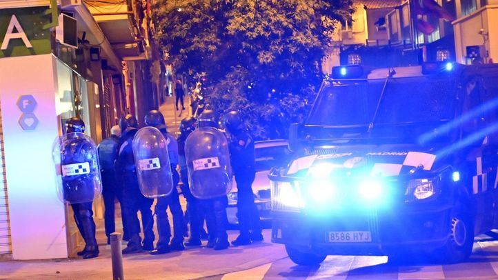 Ayuso da su apoyo a la Policía tras los altercados de Vallecas, 'apoyados políticamente al más alto nivel'