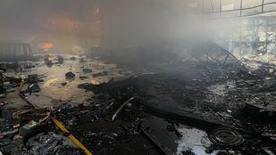 Un incendio destruye la discoteca 'Club Diamond' en Alcalá de Henares