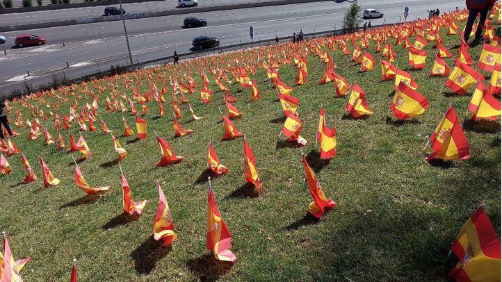 Banderas de España por cada uno de los fallecidos en la pandemia
