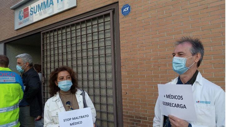 Huelga de médicos del SUMMA 112 durante la concentración de hoy