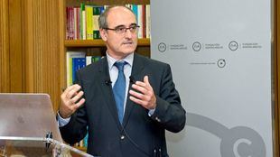 Juan García-Bellido pronuncia la conferencia sobre agujeros negros en la Fundación Ramón Areces