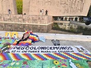 Colectivos migrantes contrarios al Día de la Hispanidad 'toman' Colón