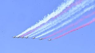 Vivas al Rey y abucheos contra el Gobierno a las puertas del Patio de la Armería