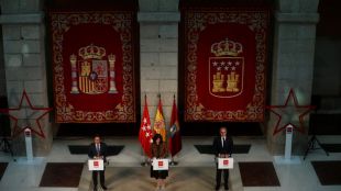 Ayuso y Almeida acusan a Illa de "inventarse" un cambio de reglas para mantener cerrada Madrid