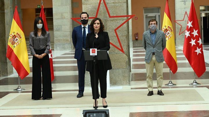 Isabel Díaz Ayuso tras el homenaje a las víctimas del Covid-19 en la Puerta del Sol