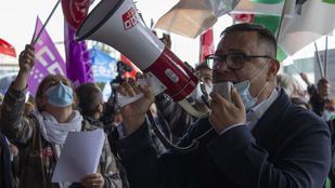 Concentración ante el Ramón y Cajal para pedir mayor estabilidad para los sanitarios y recursos contra el coronavirus