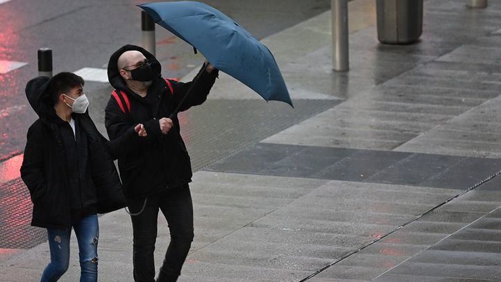El temporal ha dejado en Madrid lluvia y fuertes rachas de viento