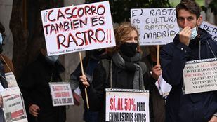 Los vendedores del Rastro vuelven a la calle para exigir un acuerdo para reabrir el mercado