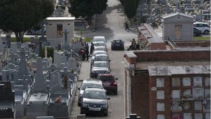 Control policial con 300 agentes y con drones en los cementerios de Madrid