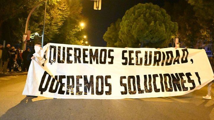 Manifestación en San Blas en contra de los menas