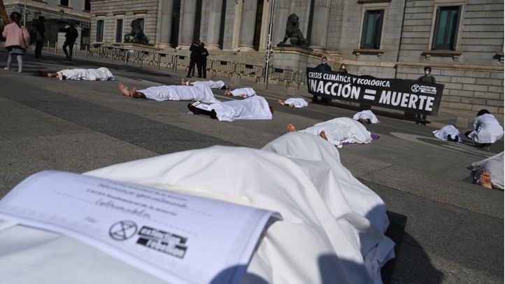Protesta contra el cambio climático en el Congreso de los Diputados