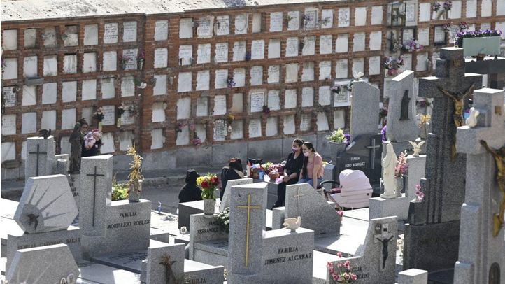 El cementerio de La Almudena durante el Día de todos Los Santos