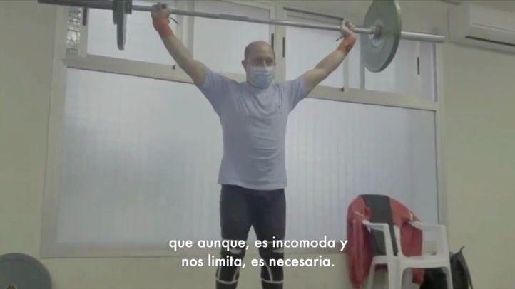 Miguel Ángel Pérez, campeón de Halterofilia durante el video sobre el uso de la mascarilla