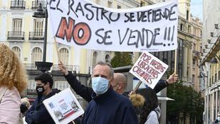 Los comerciantes del Rastro votan la propuesta de reapertura del Ayuntamiento