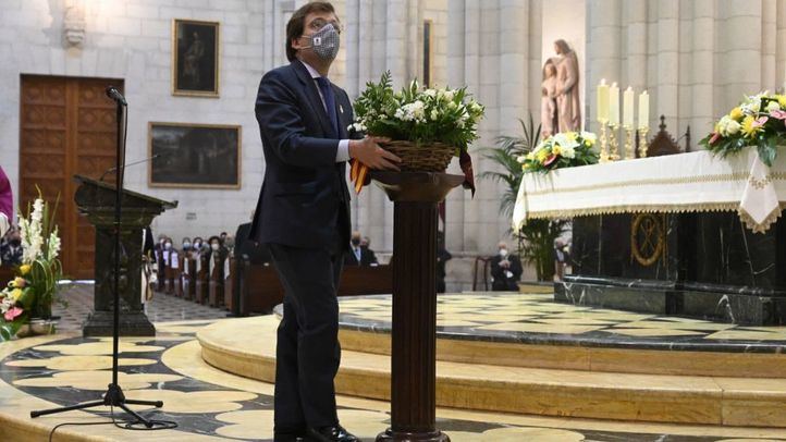 José Luis Martínez Almeida, alcalde de Madrid, durante la misa en honor a la Almudena