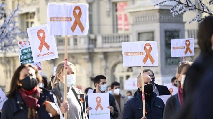 La Plataforma Más Plurales se concentra ante el Congreso en defensa de la educación concertada
