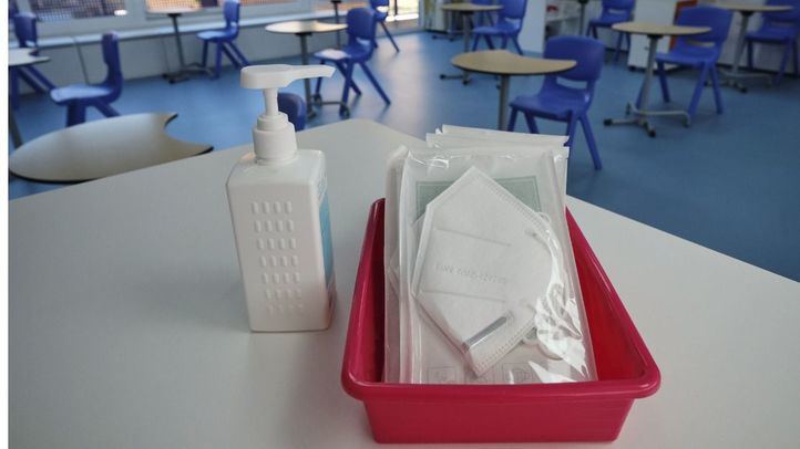 Mascarillas y gel desinfectante