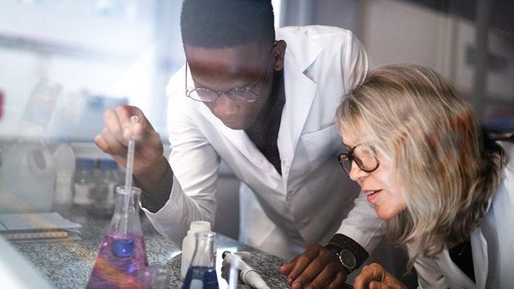 Moderna anuncia que su vacuna es efectiva a más del 90%