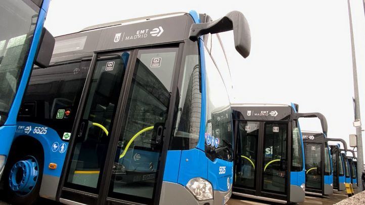 Autobuses de la EMT aparcados en una de las cocheras de Transporte Municipal de Madrid.