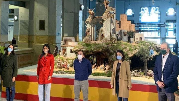José Luis Martínez-Almeida, acompañado por la vicealcaldesa, Begoña Villacís; la delegada de Cultura, Andrea Levy, además de los portavoces de Más Madrid y Vox, Rita Maestre y Javier Ortega Smith