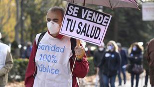 La Marea Blanca sale a la calle para decir "¡basta!" a la gestión sanitaria de Ayuso